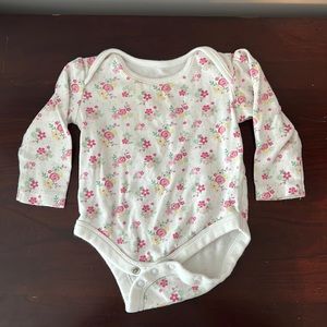 Baby onesie 👶🏻 3-6 months